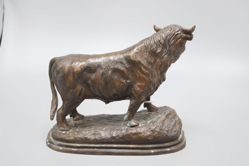 A modern bronze of a Highland bull, 20cm high